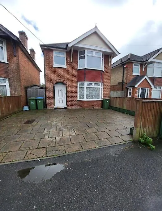 Holiday home Quiet And Specious 3 Bed House Villa Southampton